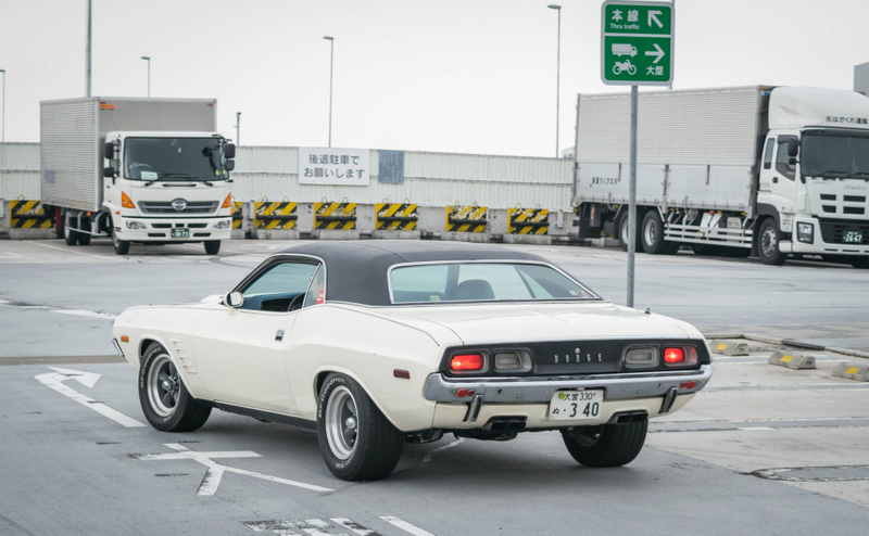 Illustration for article titled Japan's Parking Lot Car Meets Are Weird And Wonderful Even In The Middle Of The Day